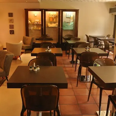 Adonis Ajaccio - Albion Hotel 3*
